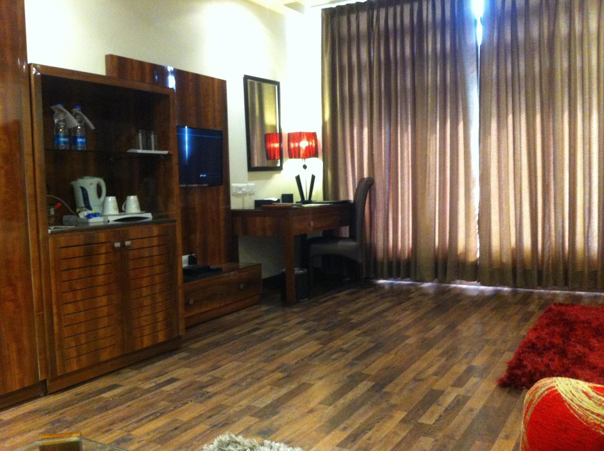 One Earth Avaas Hotel Amritsar Bagian luar foto