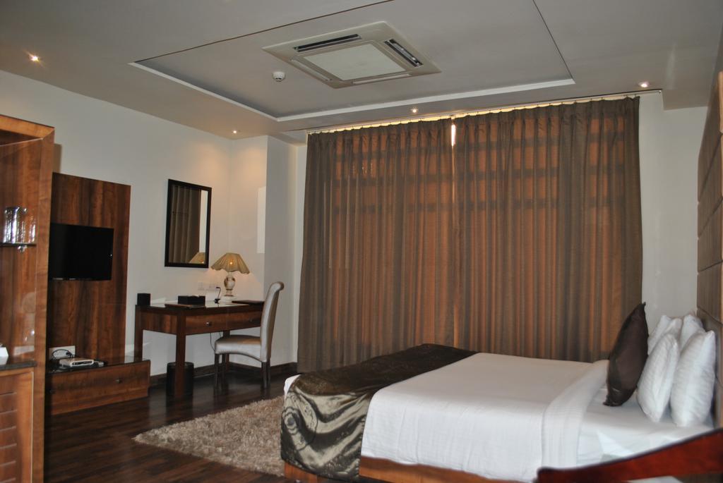 One Earth Avaas Hotel Amritsar Bagian luar foto