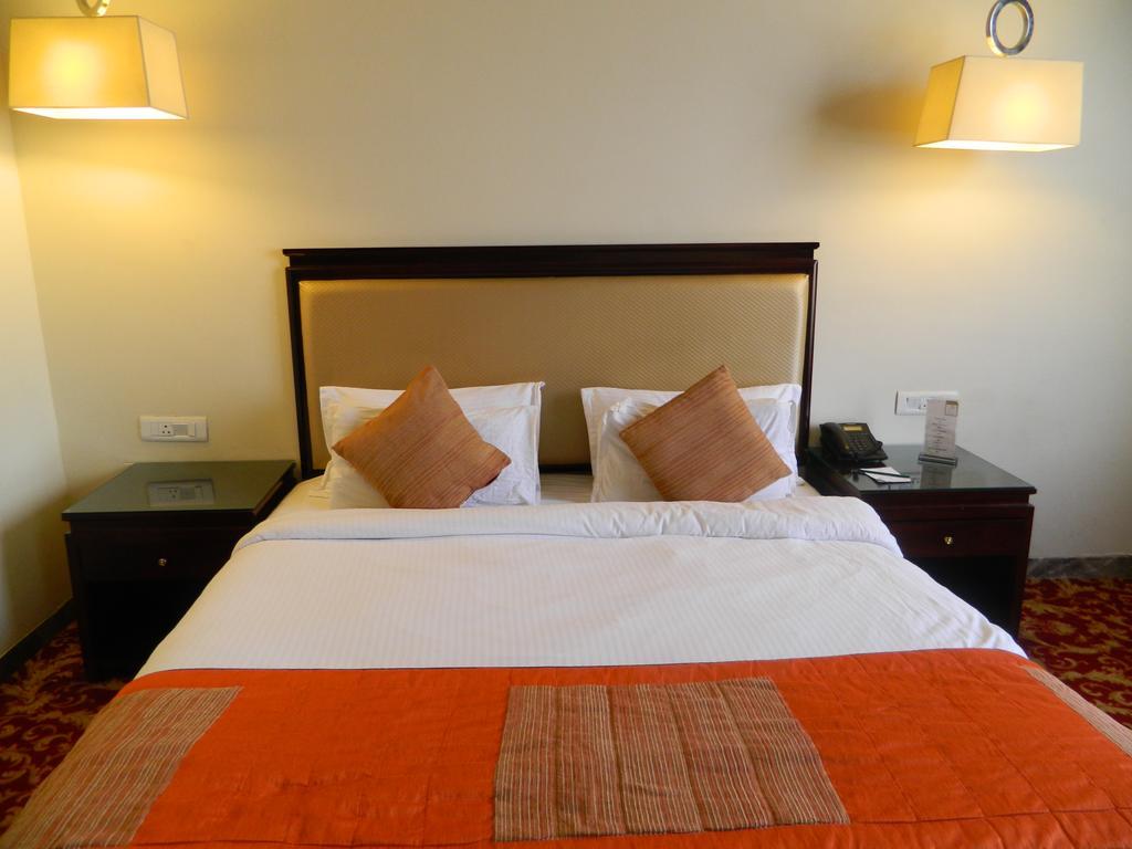 One Earth Avaas Hotel Amritsar Bagian luar foto