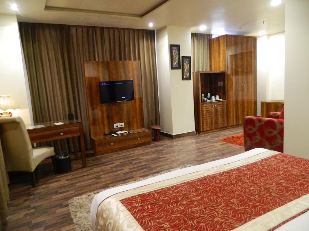 One Earth Avaas Hotel Amritsar Bagian luar foto