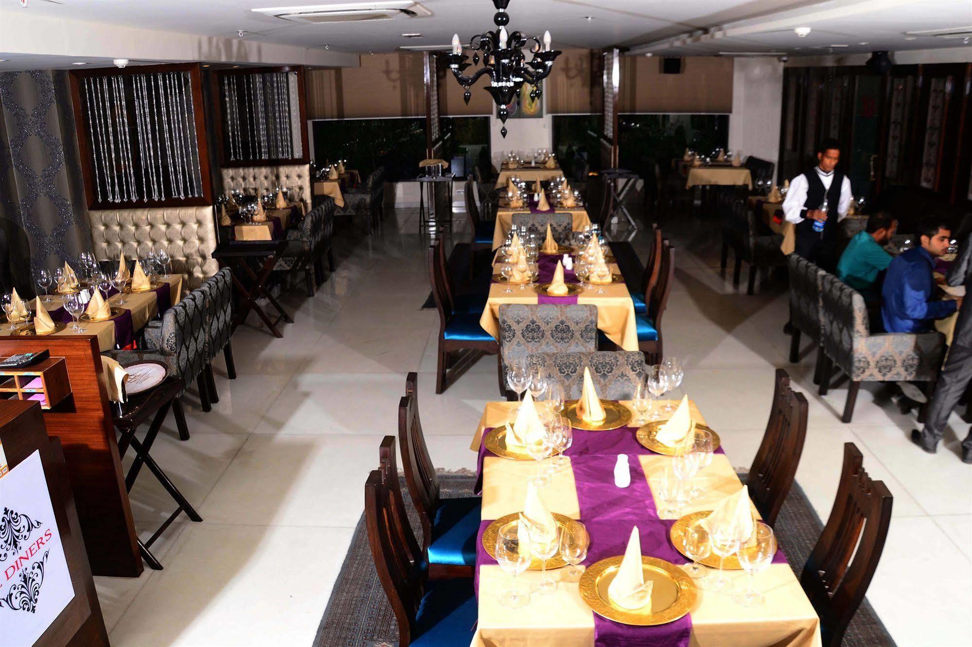 One Earth Avaas Hotel Amritsar Bagian luar foto