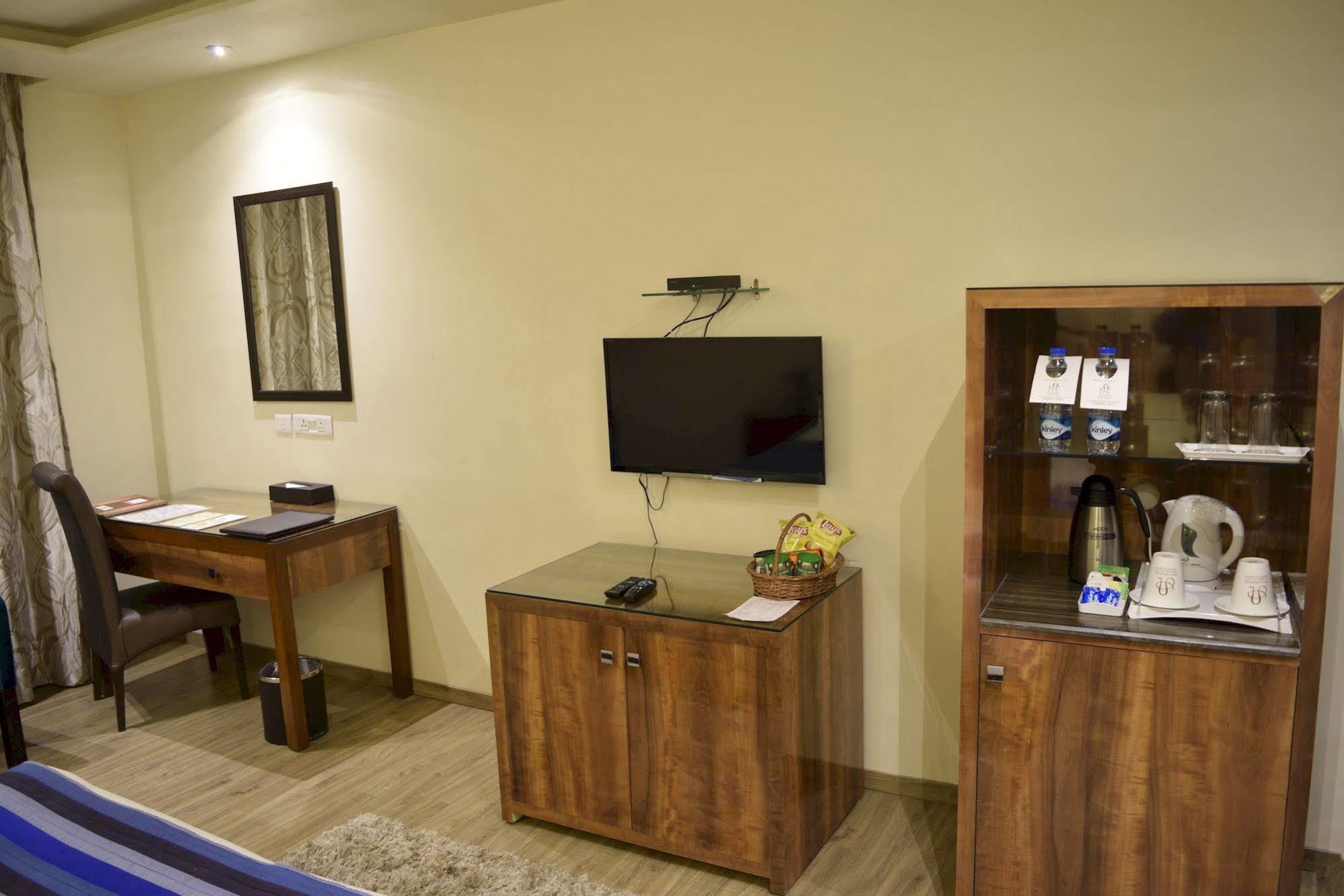 One Earth Avaas Hotel Amritsar Bagian luar foto