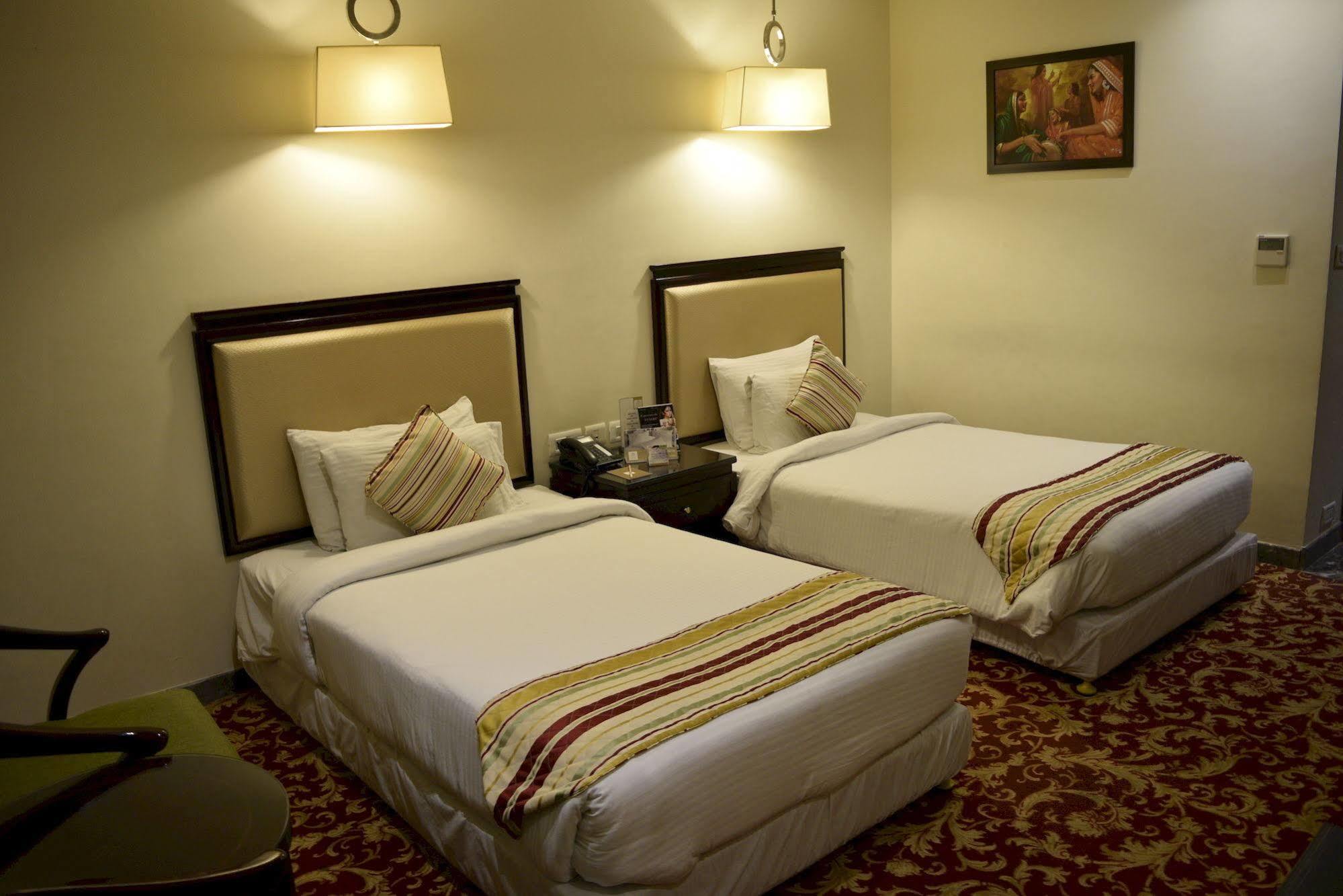 One Earth Avaas Hotel Amritsar Bagian luar foto