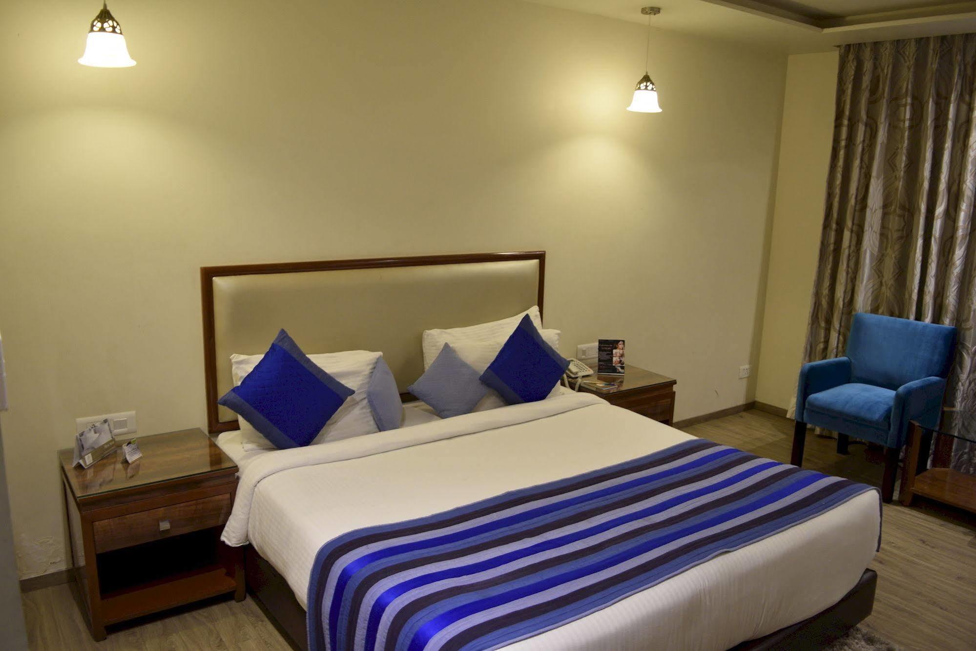 One Earth Avaas Hotel Amritsar Bagian luar foto