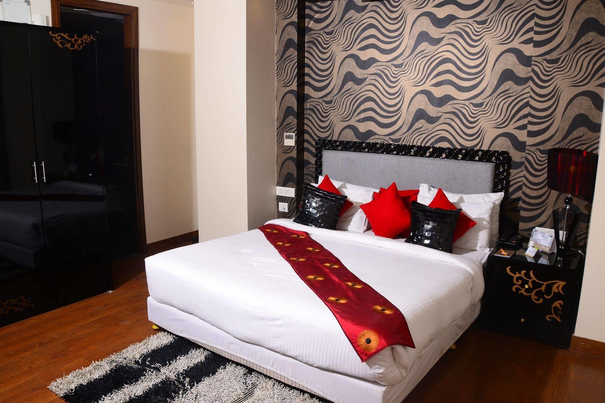 One Earth Avaas Hotel Amritsar Bagian luar foto